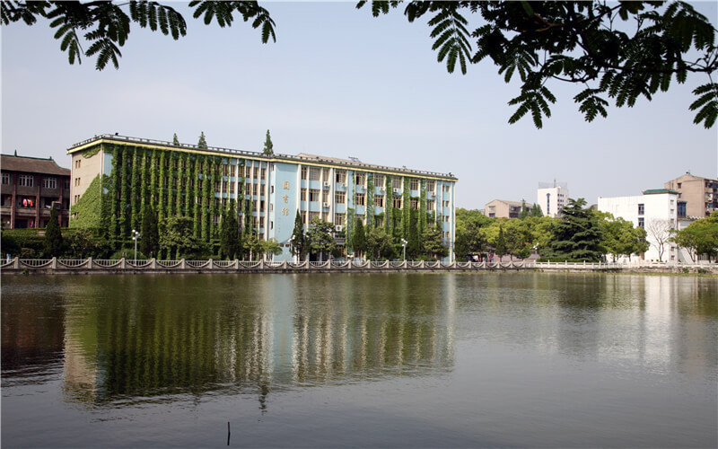 长江大学文理学院，探索与成长的学术殿堂